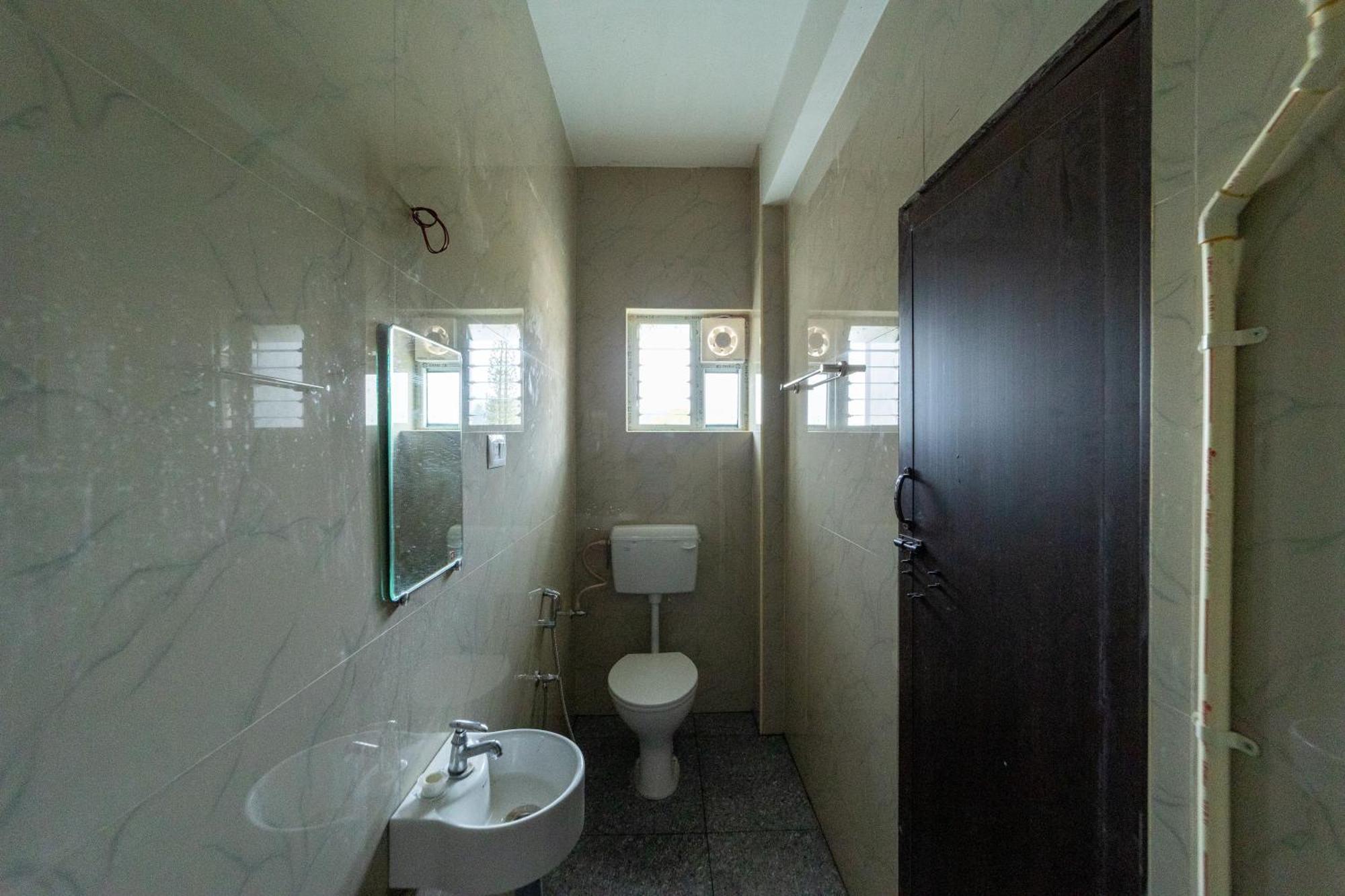Sri Nandha Luxury Comforts Vālpārai Exterior foto