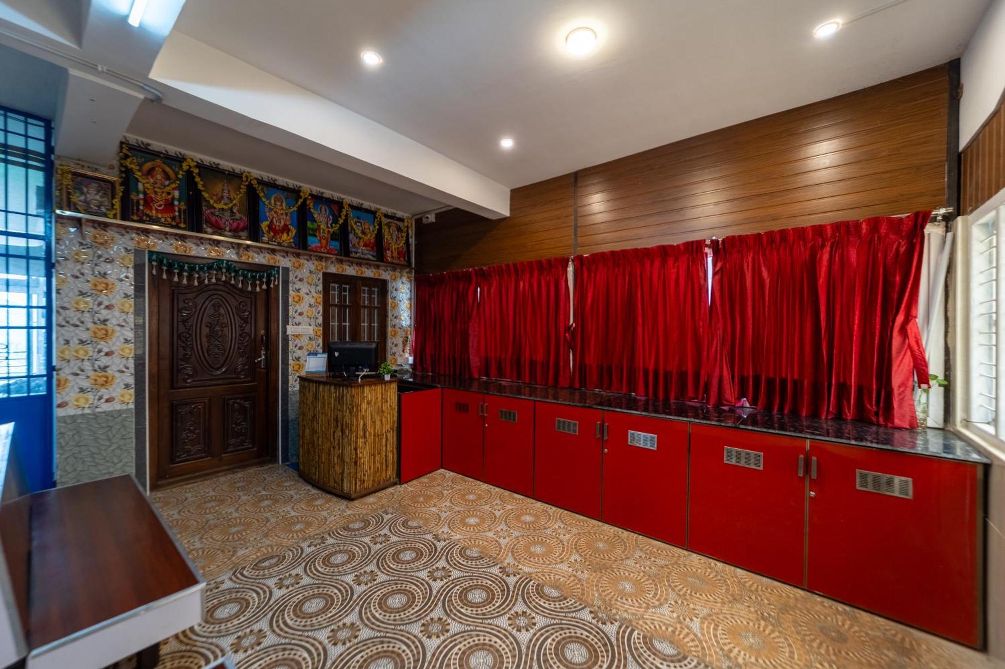 Sri Nandha Luxury Comforts Vālpārai Exterior foto