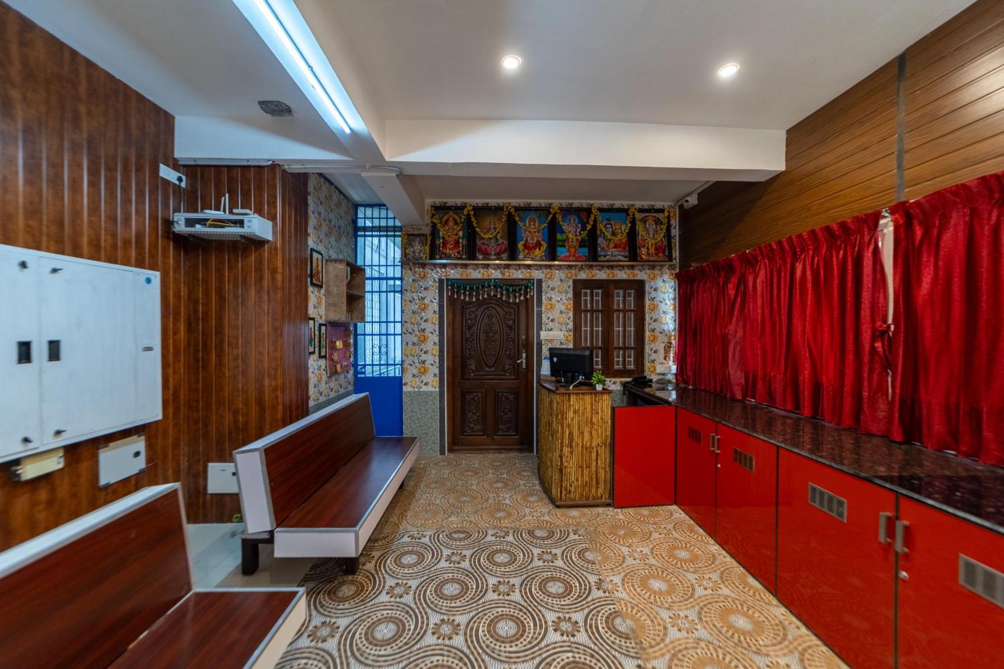 Sri Nandha Luxury Comforts Vālpārai Exterior foto